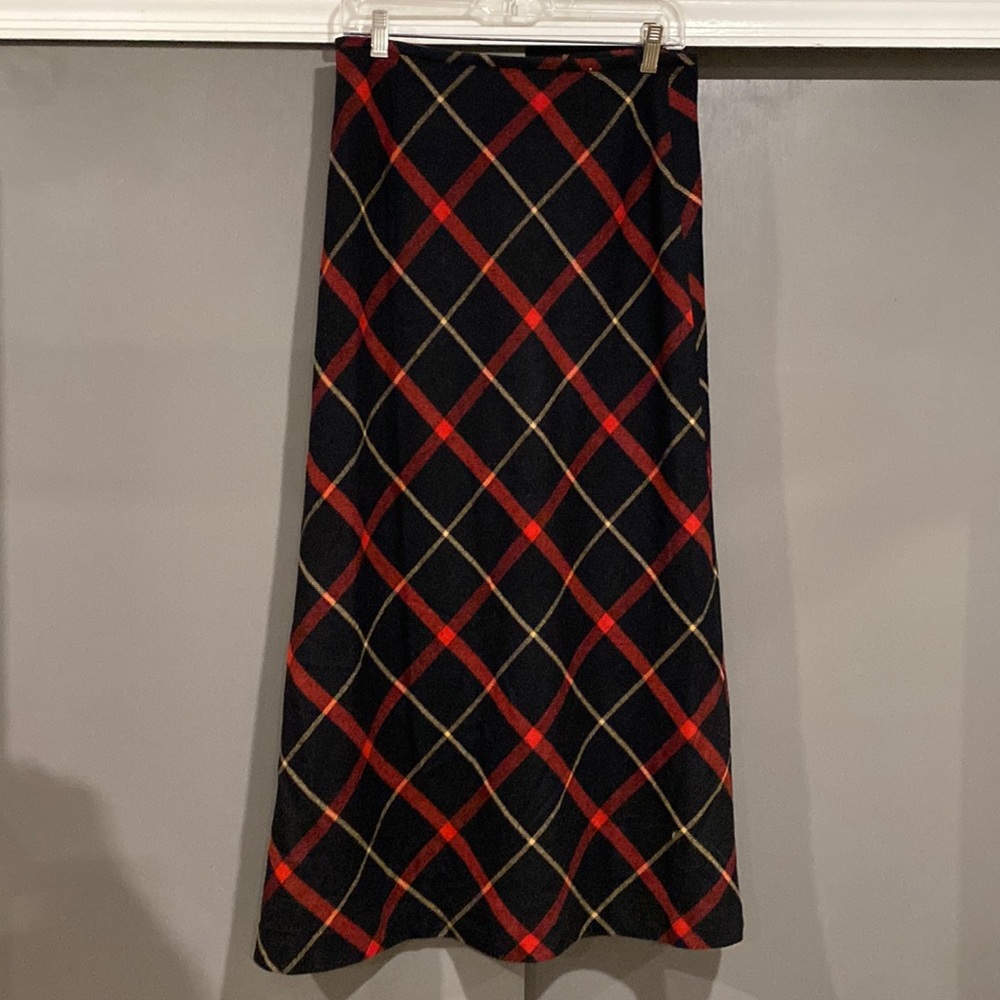 Tommy Hilfiger, red and black plaid skirt size 4